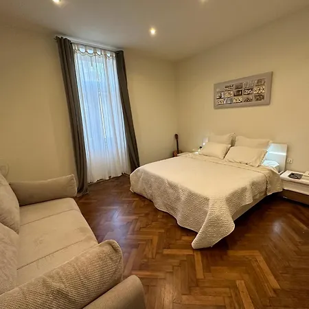 Away From Apartment- Center - Longer Term Rates Available Apartment Pula
