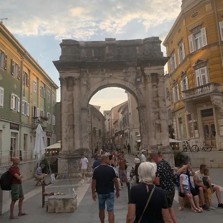 Apartment Away From Apartment- Center - Longer Term Rates Available *